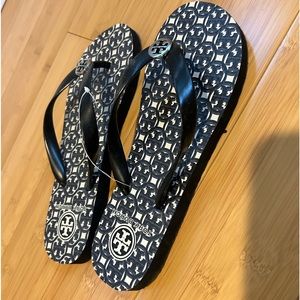 Tory Burch flip flops brand new size 7